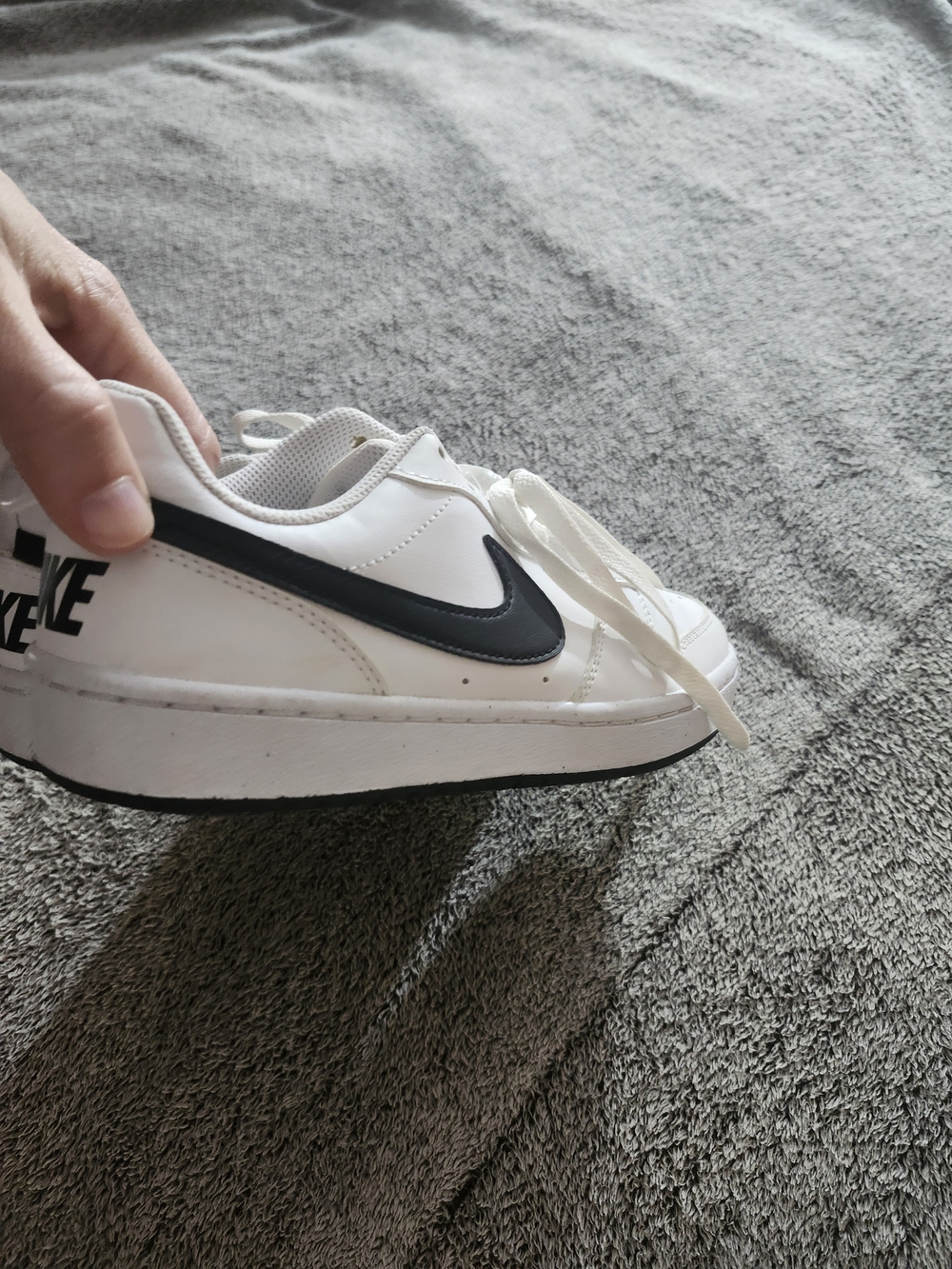 Boys Nike White Sneakers with Black Swoosh EXCELLENT COND. - Picture 8 of 8